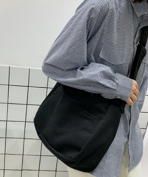 TONE SELECT GOODS（トーンセレクトグッズ）の「urbanfemine./キャンバスショルダーバッグ U7228（ショルダーバッグ・レディース・ホワイト/ブラック/イエロー・FREE）」の2枚目の写真
