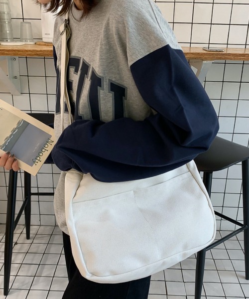 MHL キャンバス メッセンジャーバッグ ホワイトとブラック MHL キャンバス メッセンジャーバッグ ホワイトとブラック