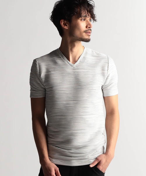 NICOLE CLUB FOR MEN(ニコルクラブフォーメン)の「ウェーブタックジャガードVネック半袖プルオーバー(Tシャツ/カットソー・メンズ・ホワイト系4/ブラック系/ホワイト系1/ホワイト系2/ホワイト系3・MEDIUM/LARGE/X-LARGE)」の1枚目の写真
