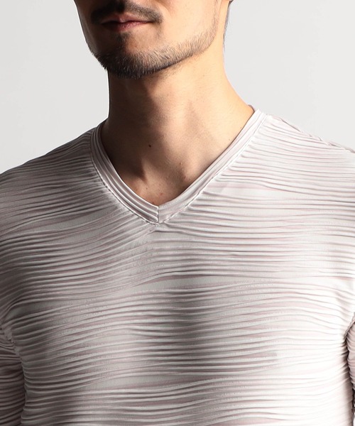 NICOLE CLUB FOR MEN(ニコルクラブフォーメン)の「ウェーブタックジャガードVネック半袖プルオーバー(Tシャツ/カットソー・メンズ・ホワイト系4/ブラック系/ホワイト系1/ホワイト系2/ホワイト系3・MEDIUM/LARGE/X-LARGE)」の10枚目の写真