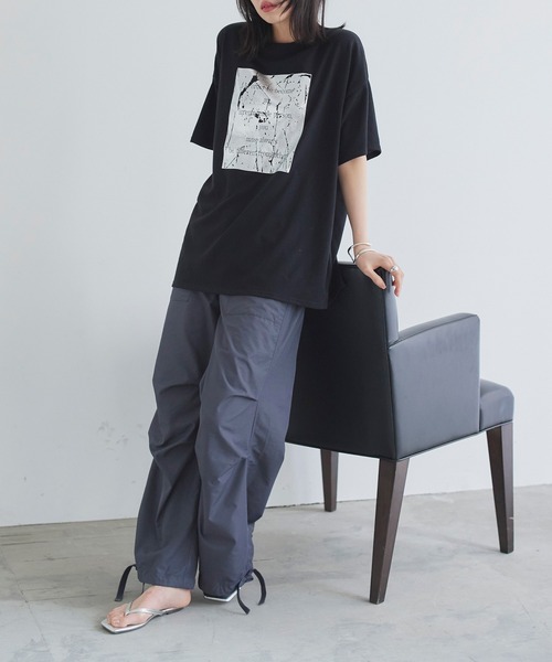LIAN(リアン)の「箔プリントオーバーサイズT(Tシャツ/カットソー・レディース・ホワイト×シルバー/ブラック×シルバー/シルバーグレー・FREE)」の12枚目の写真