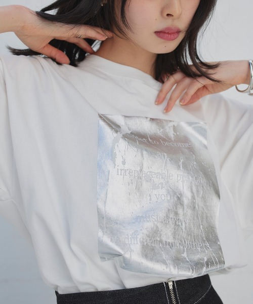 LIAN(リアン)の「箔プリントオーバーサイズT(Tシャツ/カットソー・レディース・ホワイト×シルバー/ブラック×シルバー/シルバーグレー・FREE)」の6枚目の写真