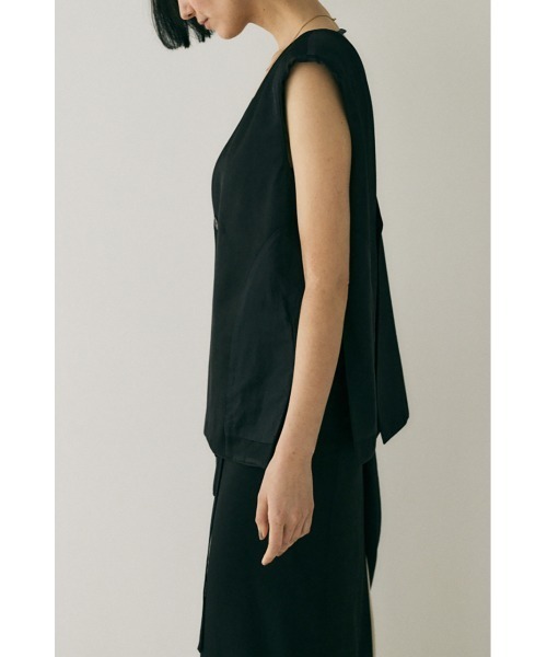 M_(エムアンダーバー)の「原料の一部にリサイクルポリエステルを使用した程よい光沢感と落ち感が美しいレーヨン混ベスト(ベスト・レディース・ブラック/ダークグレー/ライトブラウン・FREE)」の9枚目の写真