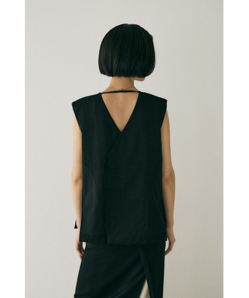 M_(エムアンダーバー)の「原料の一部にリサイクルポリエステルを使用した程よい光沢感と落ち感が美しいレーヨン混ベスト(ベスト・レディース・ブラック/ダークグレー/ライトブラウン・FREE)」の10枚目の写真