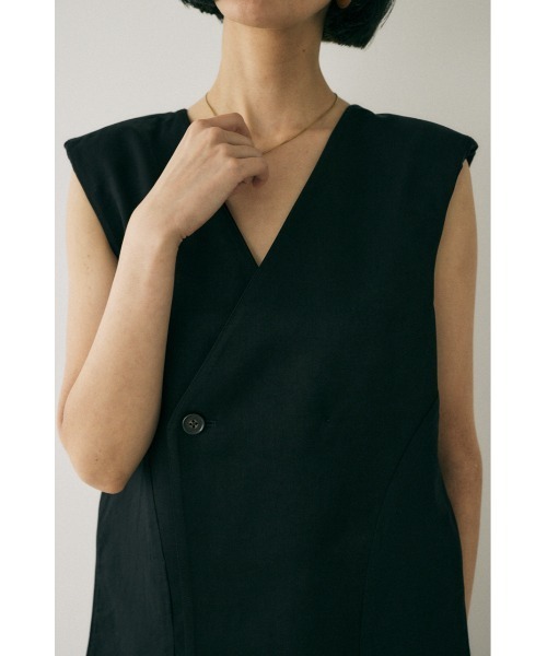 M_(エムアンダーバー)の「原料の一部にリサイクルポリエステルを使用した程よい光沢感と落ち感が美しいレーヨン混ベスト(ベスト・レディース・ブラック/ダークグレー/ライトブラウン・FREE)」の12枚目の写真