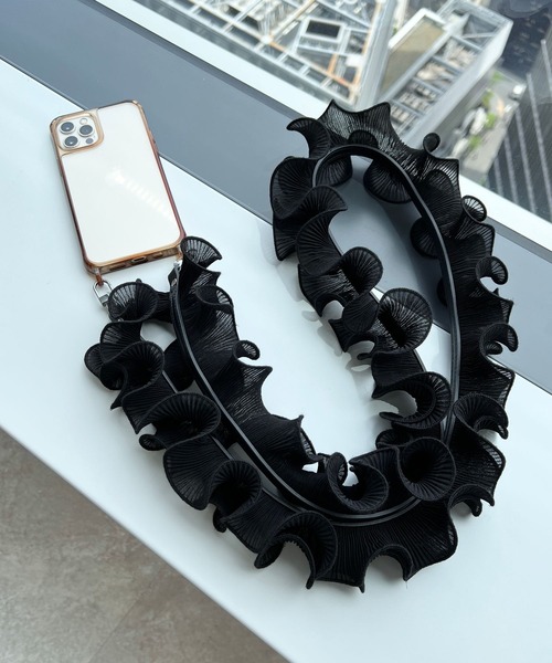 mysty woman（ミスティウーマン）の「【MiO企画】フリルホイップスマホショルダー 131433（スマホグッズ・レディース・ブラック/ブラウン/グレー/ピンク/アイボリー・FREE）」の3枚目の写真