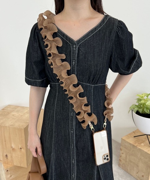 mysty woman（ミスティウーマン）の「【MiO企画】フリルホイップスマホショルダー 131433（スマホグッズ・レディース・ブラック/ブラウン/グレー/ピンク/アイボリー・FREE）」の7枚目の写真