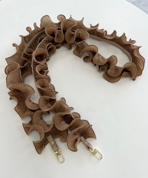 mysty woman（ミスティウーマン）の「【MiO企画】フリルホイップスマホショルダー 131433（スマホグッズ・レディース・ブラック/ブラウン/グレー/ピンク/アイボリー・FREE）」の17枚目の写真