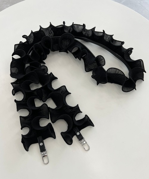 mysty woman（ミスティウーマン）の「【MiO企画】フリルホイップスマホショルダー 131433（スマホグッズ・レディース・ブラック/ブラウン/グレー/ピンク/アイボリー・FREE）」の14枚目の写真