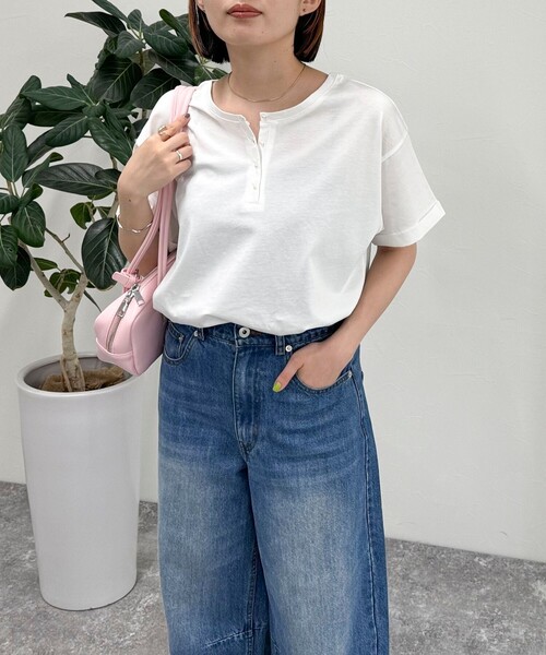 fredy emue（フレディエミュ）の「シルケット袖口 ロールTシャツ（Tシャツ/カットソー・レディース・ピンク/グレイッシュブルー/オフホワイト/チャコールグレー/グレイッシュベージュ・38）」の10枚目の写真