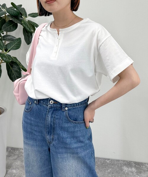 fredy emue（フレディエミュ）の「シルケット袖口 ロールTシャツ（Tシャツ/カットソー・レディース・ピンク/グレイッシュブルー/オフホワイト/チャコールグレー/グレイッシュベージュ・38）」の14枚目の写真