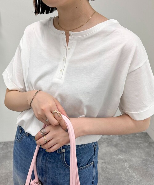 fredy emue（フレディエミュ）の「シルケット袖口 ロールTシャツ（Tシャツ/カットソー・レディース・ピンク/グレイッシュブルー/オフホワイト/チャコールグレー/グレイッシュベージュ・38）」の16枚目の写真