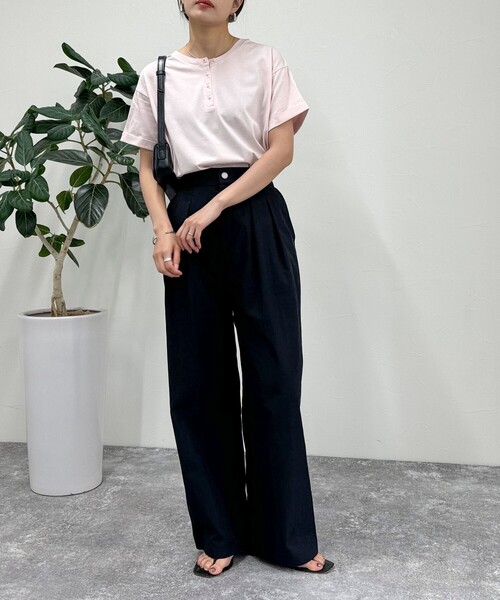 fredy emue（フレディエミュ）の「シルケット袖口 ロールTシャツ（Tシャツ/カットソー・レディース・ピンク/グレイッシュブルー/オフホワイト/チャコールグレー/グレイッシュベージュ・38）」の18枚目の写真