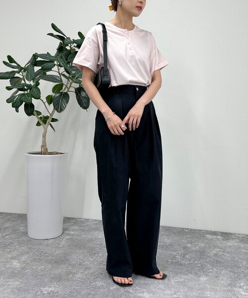 fredy emue（フレディエミュ）の「シルケット袖口 ロールTシャツ（Tシャツ/カットソー・レディース・ピンク/グレイッシュブルー/オフホワイト/チャコールグレー/グレイッシュベージュ・38）」の19枚目の写真