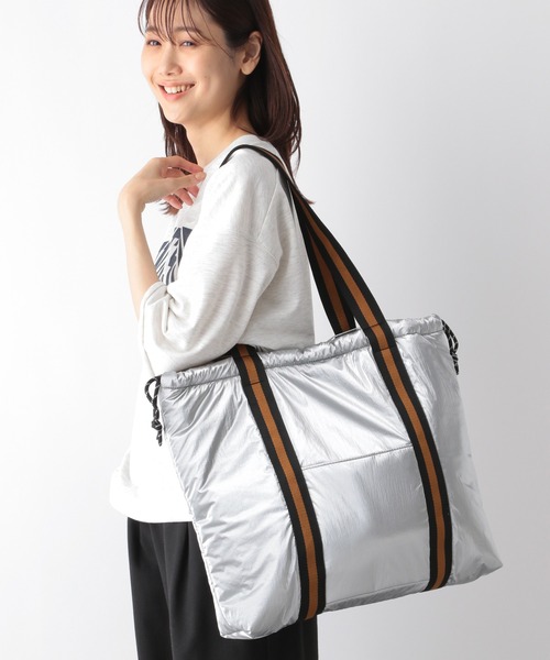 GLOBAL WORK(グローバルワーク)の「ラインテープ巾着トート/128845(トートバッグ・レディース・シルバー/ブラック・ONE SIZE)」の2枚目の写真