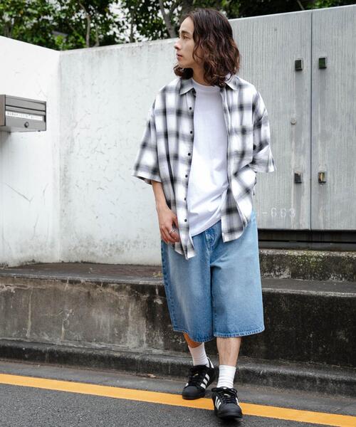 WEGO（ウィゴー）の「WEGO/SUPERBAGGYDENIMSHORTS（デニムパンツ・メンズ・ライトインディゴブルー/ブラック・MEDIUM/LARGE）」の6枚目の写真