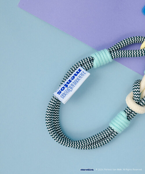 BIRTHDAY BAR（バースデイバー）の「【mentos　メントス】パラコードモバイルストラップ　ショート（スマホグッズ・レディース・パープル/ブルー・0）」の8枚目の写真