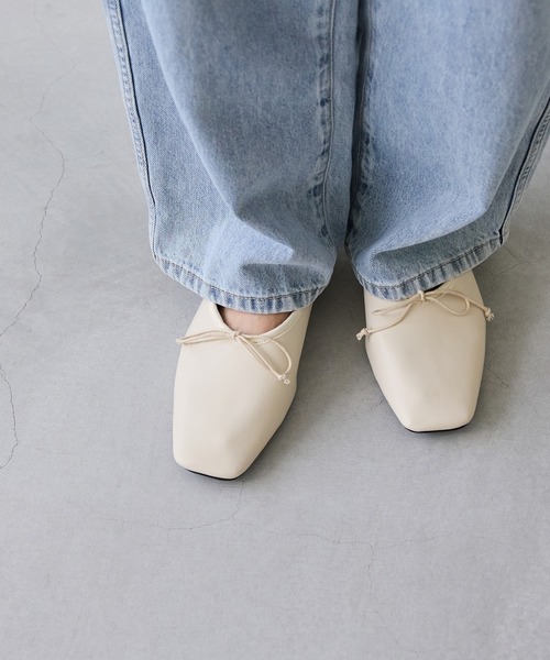 welleg（ウェレッグ）の「甲深 スクエアトゥ リボン バレエシューズ（バレエシューズ・レディース・アイボリー/ブラウン/ブラック・26.0cm/21.5cm/22.0cm/24.5cm/25.5cm/26.5cm/23.0cm/24.0cm/25.0cm/22.5cm/23.5cm）」の21枚目の写真