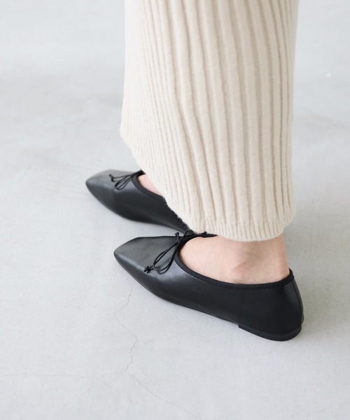 welleg（ウェレッグ）の「甲深 スクエアトゥ リボン バレエシューズ（バレエシューズ・レディース・アイボリー/ブラウン/ブラック・26.0cm/21.5cm/22.0cm/24.5cm/25.5cm/26.5cm/23.0cm/24.0cm/25.0cm/22.5cm/23.5cm）」の6枚目の写真
