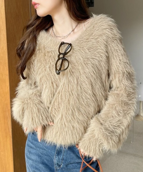プルミエアロンディスモン　ラクーン　フォックス　ファー　シャギー　Vネックニット knit ¥22,000+tax . 極上に温かくふわっと立ち上がる毛質が特徴