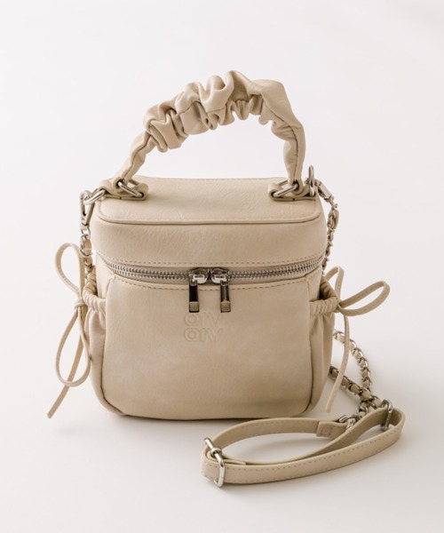 OLIVE des OLIVE（オリーブデオリーブ）の「ドロストバニティバッグ（ショルダーバッグ・レディース・ピンク/ブラック/アイボリー・FREE）」の2枚目の写真