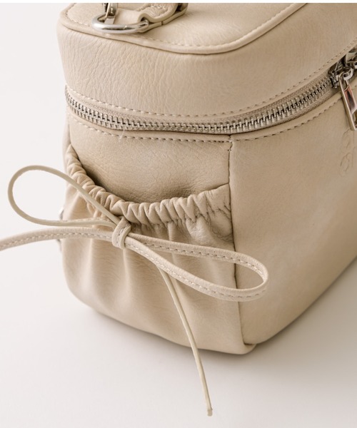 OLIVE des OLIVE（オリーブデオリーブ）の「ドロストバニティバッグ（ショルダーバッグ・レディース・ピンク/ブラック/アイボリー・FREE）」の5枚目の写真