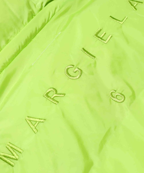 MM6 Maison Margiela(エムエムシックス メゾン マルジェラ)の「MM6 Maison Margiela(エムエムシックス メゾン マルジェラ)Kids & Junior バックブランドロゴダウンジャケット(ダウンジャケット/コート・キッズ・ライトグリーン/ピンク/ホワイト/ブラック・14Y/16Y/12Y/8Y/10Y)」の8枚目の写真