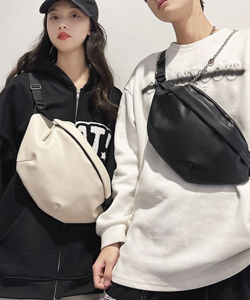 florist（フローリスト）の「【メンズ・レディース兼用】ヴィーガンレザーシンプルメッセンジャーバッグ/ショルダーバッグ（ボディバッグ/ウエストポーチ・レディース・ブラック/ブラウン/ホワイト・FREE）」の5枚目の写真