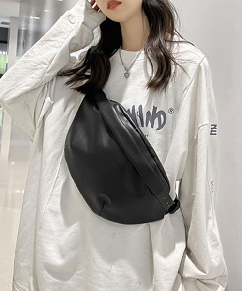 florist（フローリスト）の「【メンズ・レディース兼用】ヴィーガンレザーシンプルメッセンジャーバッグ/ショルダーバッグ（ボディバッグ/ウエストポーチ・レディース・ブラック/ブラウン/ホワイト・FREE）」の14枚目の写真