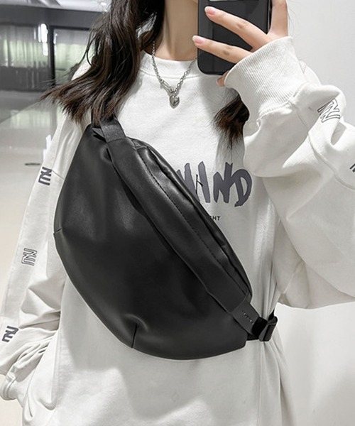 florist（フローリスト）の「【メンズ・レディース兼用】ヴィーガンレザーシンプルメッセンジャーバッグ/ショルダーバッグ（ボディバッグ/ウエストポーチ・レディース・ブラック/ブラウン/ホワイト・FREE）」の17枚目の写真