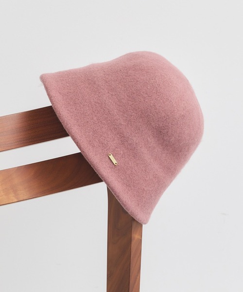 earth music&ecology(アースミュージックアンドエコロジー)の「ウール混チャ-ム付きバケットハット(ハット・レディース・アイボリー/ブラック/ピンク・FREE)」の1枚目の写真