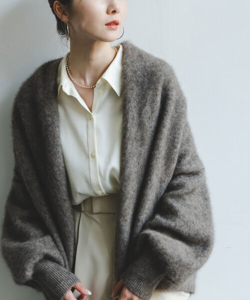 Noble（ノーブル）の「ナチュラルグロスサテンシャツ（シャツ/ブラウス・レディース・チャコールグレー/ホワイト・FREE）」の10枚目の写真