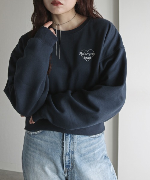COURO(コウロ)の「メタリック刺繍クロップドスウェット(スウェット・レディース・ホワイト/チャコールグレー/ホワイト系/アイボリー系/グレー/ネイビー/オートミール/ブラック系/チャコール/ネイビー系/グレー系/ブラック・FREE)」の12枚目の写真