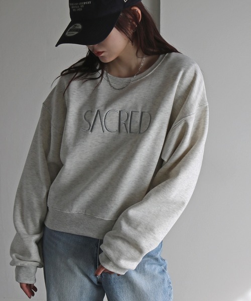 COURO(コウロ)の「メタリック刺繍クロップドスウェット(スウェット・レディース・ホワイト/チャコールグレー/ホワイト系/アイボリー系/グレー/ネイビー/オートミール/ブラック系/チャコール/ネイビー系/グレー系/ブラック・FREE)」の9枚目の写真