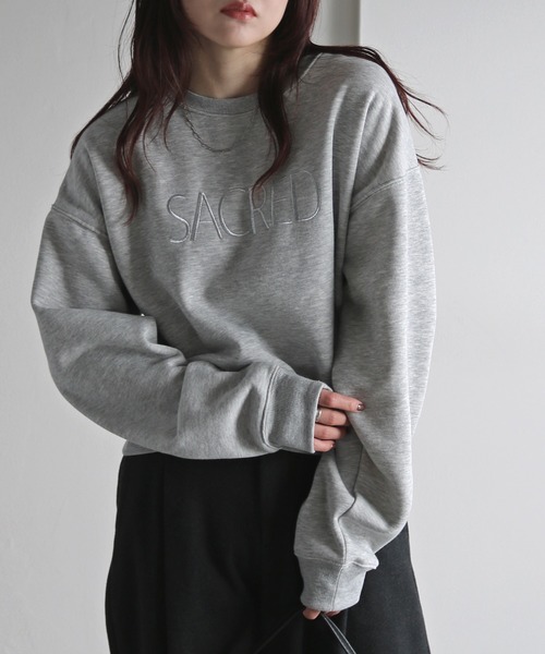 COURO(コウロ)の「メタリック刺繍クロップドスウェット(スウェット・レディース・ホワイト/チャコールグレー/ホワイト系/アイボリー系/グレー/ネイビー/オートミール/ブラック系/チャコール/ネイビー系/グレー系/ブラック・FREE)」の7枚目の写真