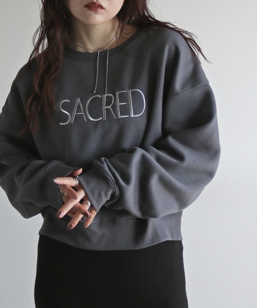 COURO(コウロ)の「メタリック刺繍クロップドスウェット(スウェット・レディース・ホワイト/チャコールグレー/ホワイト系/アイボリー系/グレー/ネイビー/オートミール/ブラック系/チャコール/ネイビー系/グレー系/ブラック・FREE)」の6枚目の写真