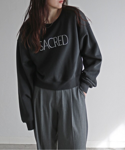 COURO(コウロ)の「メタリック刺繍クロップドスウェット(スウェット・レディース・ホワイト/チャコールグレー/ホワイト系/アイボリー系/グレー/ネイビー/オートミール/ブラック系/チャコール/ネイビー系/グレー系/ブラック・FREE)」の19枚目の写真