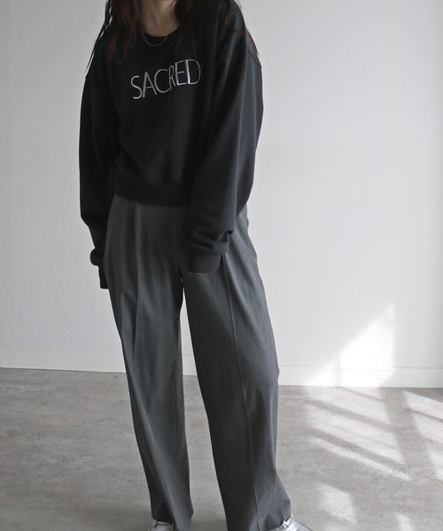 COURO(コウロ)の「メタリック刺繍クロップドスウェット(スウェット・レディース・ホワイト/チャコールグレー/ホワイト系/アイボリー系/グレー/ネイビー/オートミール/ブラック系/チャコール/ネイビー系/グレー系/ブラック・FREE)」の20枚目の写真