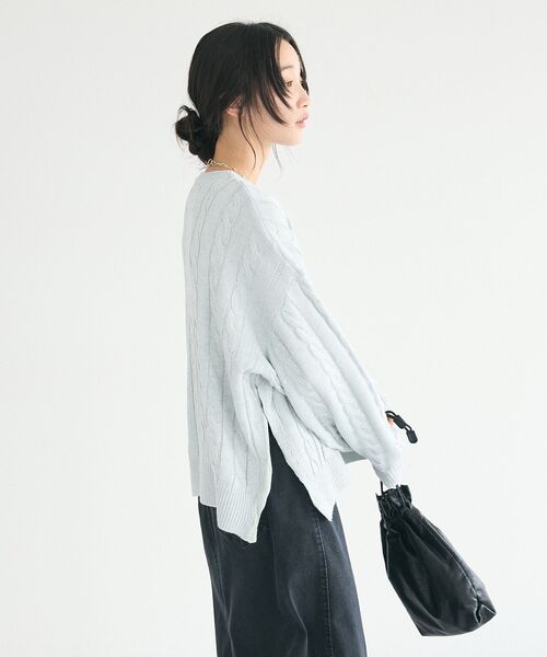 CRAFT STANDARD BOUTIQUE(クラフトスタンダードブティック)の「ケーブル柄サイドスリットニットプルオーバー(ニット/セーター・レディース・ホワイト系その他/杢グレー/ブルー・M/L/XL)」の6枚目の写真