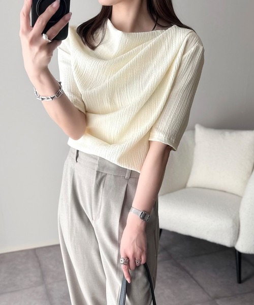 classicalelf(クラシカルエルフ)の「女性らしさ格上げ。ハーフスリーブアシメドレープカットソー(Tシャツ/カットソー・レディース・アイボリー/グレイッシュベージュ/チャコール/ブラック・X-LARGE/LARGE/MEDIUM/SMALL)」の13枚目の写真