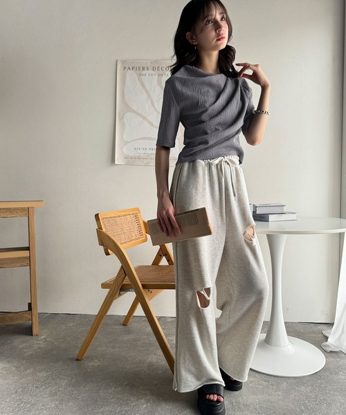 classicalelf(クラシカルエルフ)の「女性らしさ格上げ。ハーフスリーブアシメドレープカットソー(Tシャツ/カットソー・レディース・アイボリー/グレイッシュベージュ/チャコール/ブラック・X-LARGE/LARGE/MEDIUM/SMALL)」の22枚目の写真