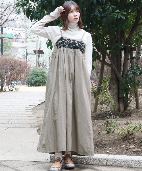 チチカカ(チチカカ)の「マチョー刺繍キャミソールワンピース【WEB限定】(ワンピース・レディース・ブラック/カーキ・FREE)」の4枚目の写真