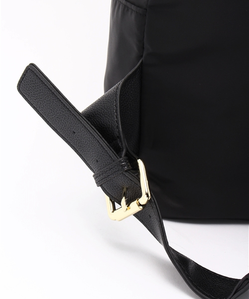 AZUL by moussy（アズールバイマウジー）の「BIGポケットナイロンリュック（ショルダーバッグ・レディース・ブラック/ネイビー・FREE）」の6枚目の写真