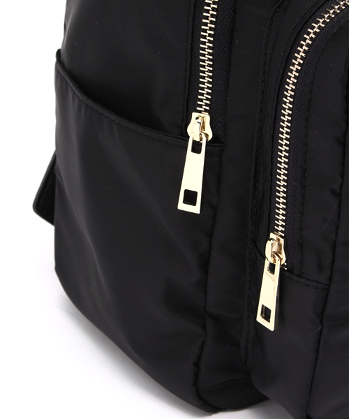 AZUL by moussy（アズールバイマウジー）の「BIGポケットナイロンリュック（ショルダーバッグ・レディース・ブラック/ネイビー・FREE）」の8枚目の写真