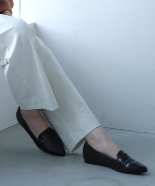 aquagarage(アクアガレージ)の「ポインテッドトゥローファーパンプス(パンプス・レディース・ホワイト系その他6/ブラック系その他2/ブラウン系その他7/ブラック系その他3/ブラック系その他/ベージュ系その他6/ベージュ系その他7/グレー系その他7/レオパード/ブラック系その他4・23.0cm/23.5cm/24.0cm/24.5cm/25.0cm/22.5cm)」の19枚目の写真