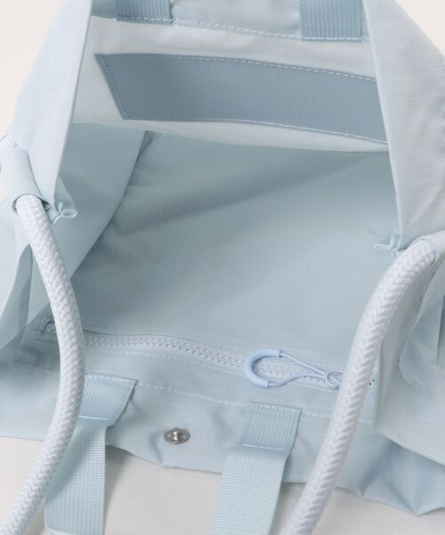 HUNTER（ハンター）の「トラベル リップストップ リサイクル ナイロン トート バッグ（トートバッグ・レディース・ライトブルー・ONE SIZE）」の2枚目の写真