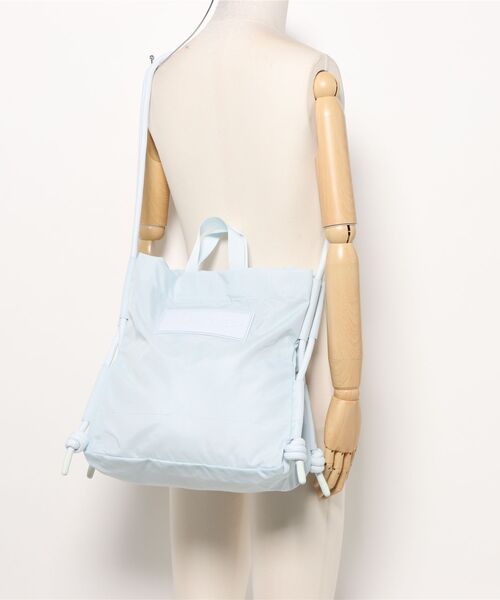 HUNTER（ハンター）の「トラベル リップストップ リサイクル ナイロン トート バッグ（トートバッグ・レディース・ライトブルー・ONE SIZE）」の3枚目の写真