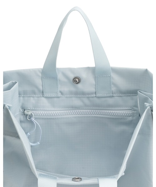 HUNTER（ハンター）の「トラベル リップストップ リサイクル ナイロン トート バッグ（トートバッグ・レディース・ライトブルー・ONE SIZE）」の8枚目の写真