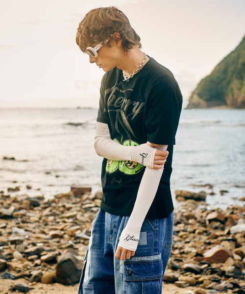 glamb（グラム）の「Spin Logo Arm Cover / スピンロゴアームカバー（アームカバー・メンズ・ホワイト/ブラック・FREE）」の3枚目の写真