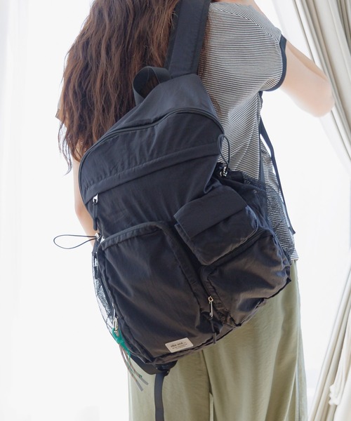 niko and...(ニコアンド)の「オリジナルライトパッカブルデイパック(バックパック/リュック・レディース・ブラック/オリーブ・0)」の1枚目の写真